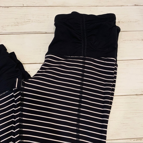 Runday striped crop black white SIZE 4 Lululemon - Picture 5 of 8